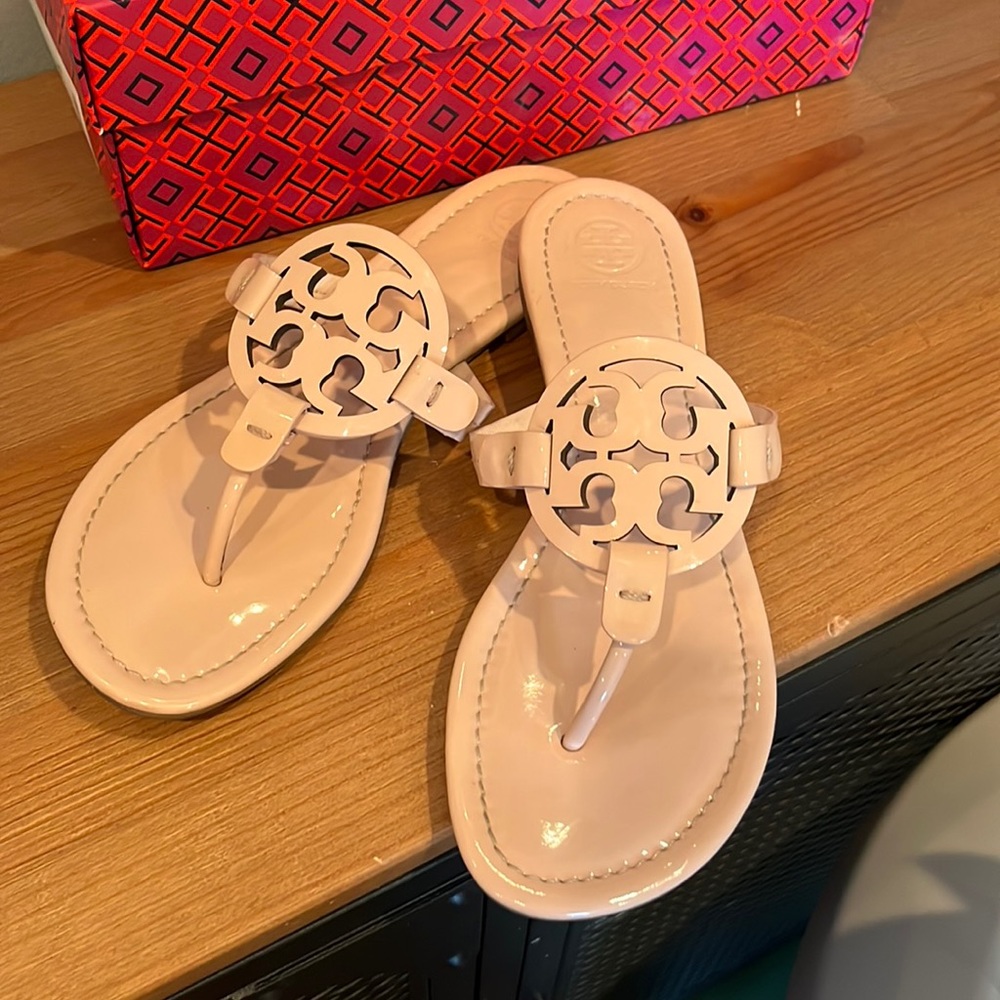 Tory Burch Miller Sandal Patent in Sea Shell Pink size 8.5